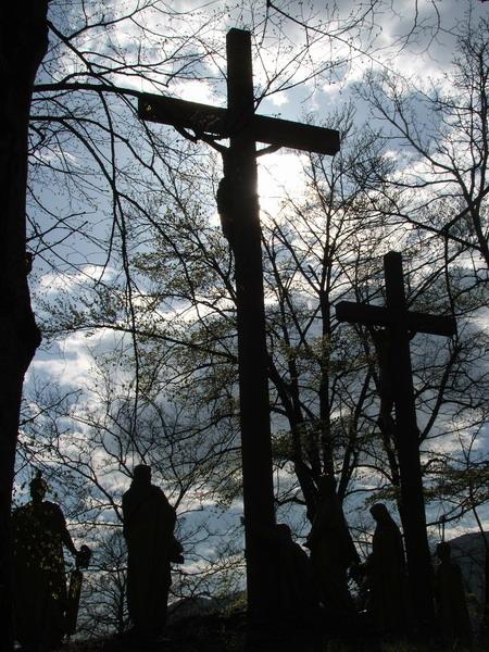 XII stazione: Gesù muore sulla croce 